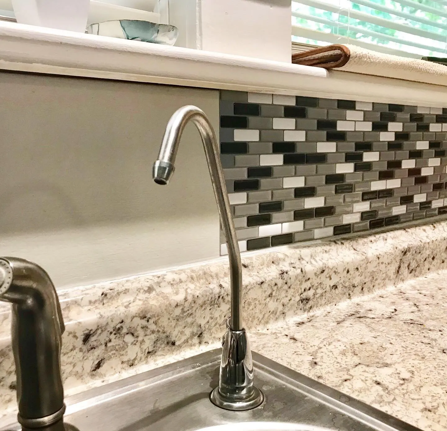 How to Install Peel and Stick Metal Backsplash from The DIY Decor